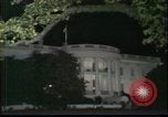 Standbild Präsident Richard Nixon tritt zurueck Washington DC USA, 1974, aus Sekunde 5 historischem Filmmaterial Videoclip 65675056785
