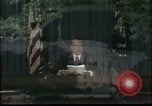 Standbild Präsident Richard Nixon tritt zurueck Washington DC USA, 1974, aus Sekunde 10 historischem Filmmaterial Videoclip 65675056785
