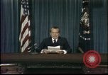 Standbild Präsident Richard Nixon tritt zurueck Washington DC USA, 1974, aus Sekunde 14 historischem Filmmaterial Videoclip 65675056785