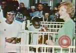Standbild First Lady Patricia Nixon Afrika, 1972, aus Sekunde 32 historischem Filmmaterial Videoclip 65675056811