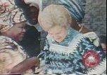 Standbild First Lady Patricia Nixon Afrika, 1972, aus Sekunde 55 historischem Filmmaterial Videoclip 65675056811