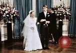 Immagine di Tricia il party di nozze Washington DC USA, 1971, secondo 12 filmato di repertorio 65675056990