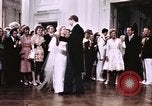 Immagine di Tricia il primo ballo di nozze Washington DC USA, 1971, secondo 12 filmato di repertorio 65675056991