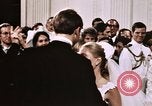 Immagine di Tricia il primo ballo di nozze Washington DC USA, 1971, secondo 17 filmato di repertorio 65675056991