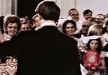 Immagine di Tricia il primo ballo di nozze Washington DC USA, 1971, secondo 18 filmato di repertorio 65675056991