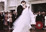 Immagine di Tricia il primo ballo di nozze Washington DC USA, 1971, secondo 26 filmato di repertorio 65675056991
