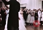 Immagine di Tricia il primo ballo di nozze Washington DC USA, 1971, secondo 28 filmato di repertorio 65675056991
