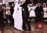 Immagine di Tricia il primo ballo di nozze Washington DC USA, 1971, secondo 33 filmato di repertorio 65675056991
