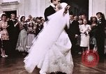Immagine di Tricia il primo ballo di nozze Washington DC USA, 1971, secondo 34 filmato di repertorio 65675056991