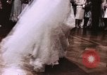 Immagine di Tricia il primo ballo di nozze Washington DC USA, 1971, secondo 45 filmato di repertorio 65675056991