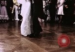 Immagine di Tricia il primo ballo di nozze Washington DC USA, 1971, secondo 47 filmato di repertorio 65675056991
