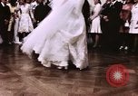 Immagine di Tricia il primo ballo di nozze Washington DC USA, 1971, secondo 48 filmato di repertorio 65675056991