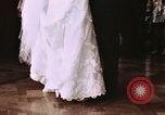 Immagine di Tricia il primo ballo di nozze Washington DC USA, 1971, secondo 51 filmato di repertorio 65675056991