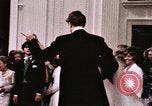 Immagine di Tricia il primo ballo di nozze Washington DC USA, 1971, secondo 61 filmato di repertorio 65675056991