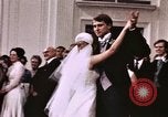 Immagine di Tricia il primo ballo di nozze Washington DC USA, 1971, secondo 62 filmato di repertorio 65675056991