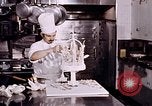 Image Tricia's Wedding Cake préparation Washington DC USA, 1971, de la seconde 18 séquences d'archives historiques vidéo 65675056994