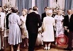 Immagine di Tricia la cerimonia di nozze Washington DC USA, 1971, secondo 3 filmato di repertorio 65675056995
