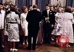 Immagine di Tricia la cerimonia di nozze Washington DC USA, 1971, secondo 44 filmato di repertorio 65675056995