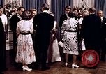 Immagine di Tricia la cerimonia di nozze Washington DC USA, 1971, secondo 62 filmato di repertorio 65675056995