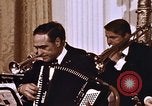 Immagine di Orchestra al matrimonio Washington DC USA, 1971, secondo 12 filmato di repertorio 65675056996
