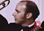Immagine di Orchestra al matrimonio Washington DC USA, 1971, secondo 26 filmato di repertorio 65675056996