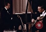 Immagine di Orchestra al matrimonio Washington DC USA, 1971, secondo 37 filmato di repertorio 65675056996
