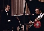 Immagine di Orchestra al matrimonio Washington DC USA, 1971, secondo 39 filmato di repertorio 65675056996
