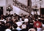 Image Tricia bouquet Washington DC USA, 1971, de la seconde 24 séquences d'archives historiques vidéo 65675056999