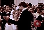 Standbild Tricia's erste Tanz Washington DC USA, 1971, aus Sekunde 5 historischem Filmmaterial Videoclip 65675057002