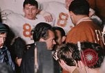 Standbild Fußballspiel Fayetteville Arkansas USA, 1969, aus Sekunde 19 historischem Filmmaterial Videoclip 65675057257