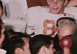 Standbild Fußballspiel Fayetteville Arkansas USA, 1969, aus Sekunde 44 historischem Filmmaterial Videoclip 65675057257