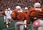Standbild Texas versus Arkansas Fußball Spiel Fayetteville Arkansas USA, 1969, aus Sekunde 6 historischem Filmmaterial Videoclip 65675057261