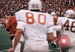 Standbild Texas versus Arkansas Fußball Spiel Fayetteville Arkansas USA, 1969, aus Sekunde 8 historischem Filmmaterial Videoclip 65675057261