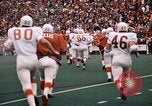 Standbild Texas versus Arkansas Fußball Spiel Fayetteville Arkansas USA, 1969, aus Sekunde 9 historischem Filmmaterial Videoclip 65675057261