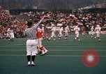 Standbild Texas versus Arkansas Fußball Spiel Fayetteville Arkansas USA, 1969, aus Sekunde 25 historischem Filmmaterial Videoclip 65675057261