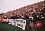 Standbild Texas versus Arkansas Fußball Spiel Fayetteville Arkansas USA, 1969, aus Sekunde 27 historischem Filmmaterial Videoclip 65675057261
