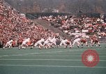 Standbild Texas versus Arkansas Fußball Spiel Fayetteville Arkansas USA, 1969, aus Sekunde 49 historischem Filmmaterial Videoclip 65675057261