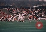 Standbild Texas versus Arkansas Fußball Spiel Fayetteville Arkansas USA, 1969, aus Sekunde 50 historischem Filmmaterial Videoclip 65675057261