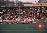 Standbild Texas versus Arkansas Fußball Spiel Fayetteville Arkansas USA, 1969, aus Sekunde 55 historischem Filmmaterial Videoclip 65675057261