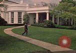 Immagine di Il presidente Nixon e famiglia Washington DC USA, 1973, secondo 45 filmato di repertorio 65675057318