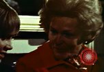 Standbild First Lady Pat Nixon Washington DC USA, 1973, aus Sekunde 44 historischem Filmmaterial Videoclip 65675057330