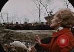 Standbild First Lady Pat Nixon China, 1972, aus Sekunde 19 historischem Filmmaterial Videoclip 65675057335