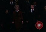 Immagine di Nixon saluta Enlai Pechino Cina, 1972, secondo 1 filmato di repertorio 65675057337