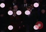 Immagine di Nixon saluta Enlai Pechino Cina, 1972, secondo 4 filmato di repertorio 65675057337