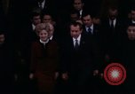 Immagine di Nixon saluta Enlai Pechino Cina, 1972, secondo 5 filmato di repertorio 65675057337