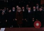 Immagine di Nixon saluta Enlai Pechino Cina, 1972, secondo 8 filmato di repertorio 65675057337