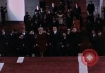 Immagine di Nixon saluta Enlai Pechino Cina, 1972, secondo 10 filmato di repertorio 65675057337
