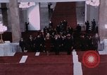 Immagine di Nixon saluta Enlai Pechino Cina, 1972, secondo 13 filmato di repertorio 65675057337