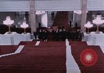 Immagine di Nixon saluta Enlai Pechino Cina, 1972, secondo 17 filmato di repertorio 65675057337