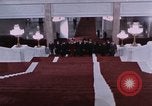 Immagine di Nixon saluta Enlai Pechino Cina, 1972, secondo 18 filmato di repertorio 65675057337